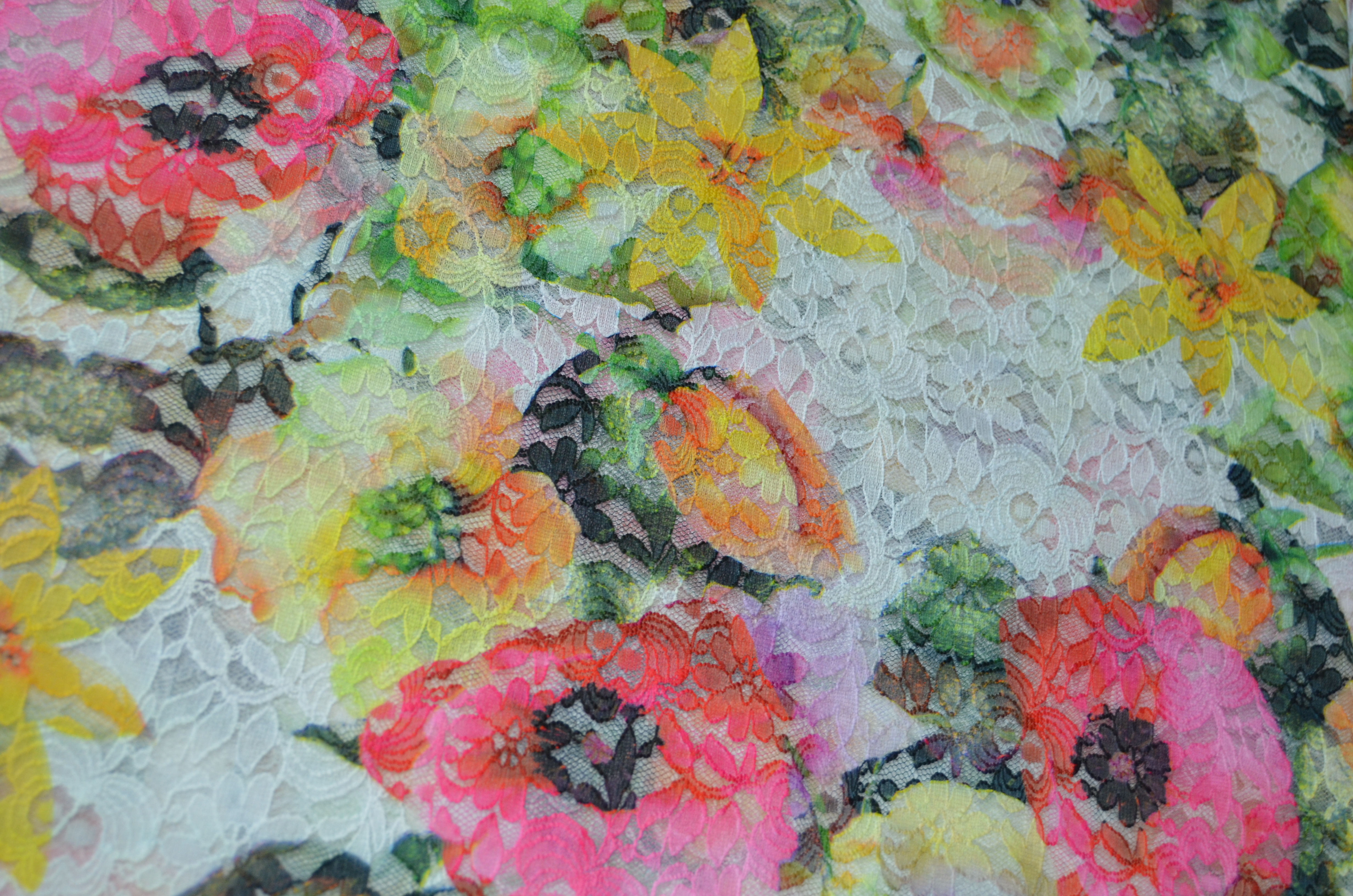 Spitzenstoff bunte Blumen